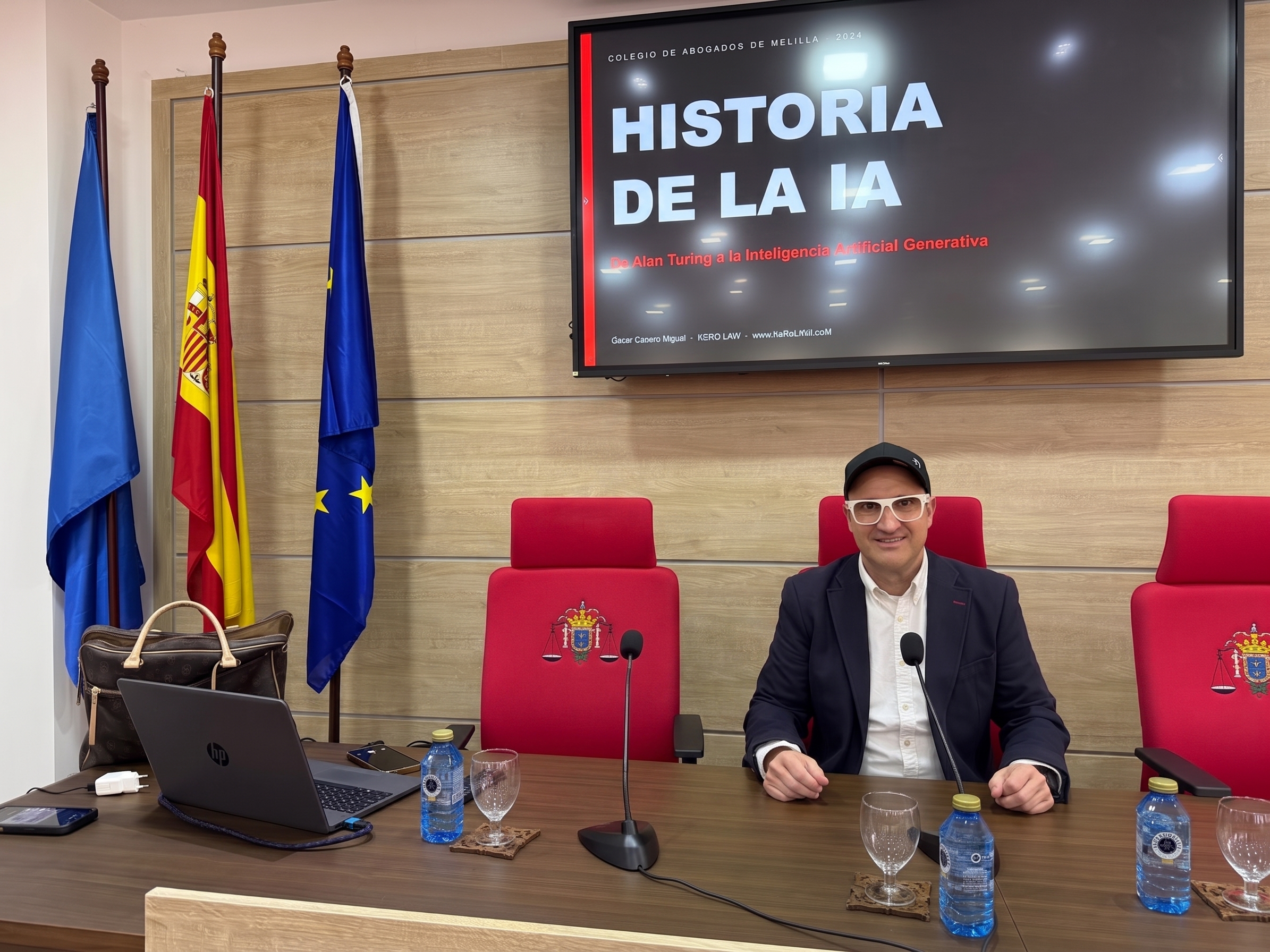Óscar Casero impartiendo ponencia en el Colegio de Abogados de Melilla